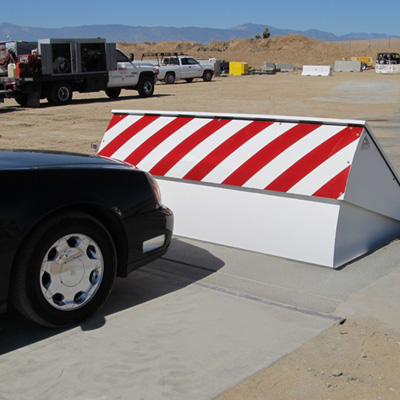 Delta Scientific DSC207S Barricade Delta Scientific DSC207S fully enclosed shallow foundation wedge barricade