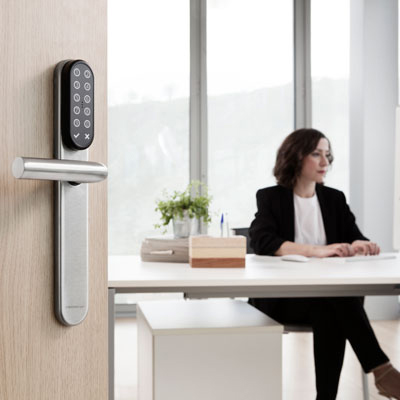 TESA SMARTair Wall Reader Access control reader SMARTair™ Pro: The cost-effective solution for real-time access control in a busy workplace